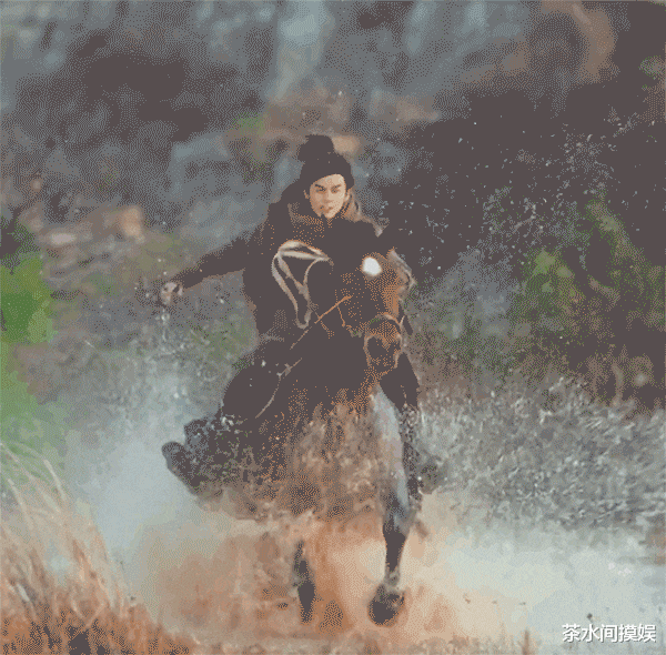 迪丽热巴|从用假马到直接骑人、打戏无力全靠特效，流量演员拍戏钱太好挣