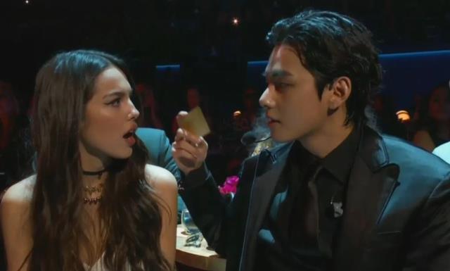 金泰亨|BTS舞台鲨疯了!金泰亨与Olivia耳鬓厮磨画面,中米外米反应爆笑