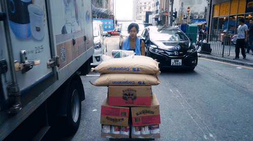 佟丽娅|香港“最美搬运工”朱芊佩:坚持干体力活10年,结婚后现在怎样了?