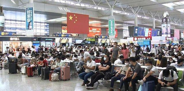 上海市|上海疫情出现拐点大批人员离开，加价500还需靠抢票，进站需2小时