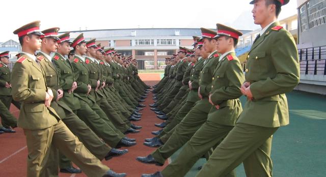 高职院校|空军军医大学开启招聘，年薪可达二十五万，大专生也有机会别错过