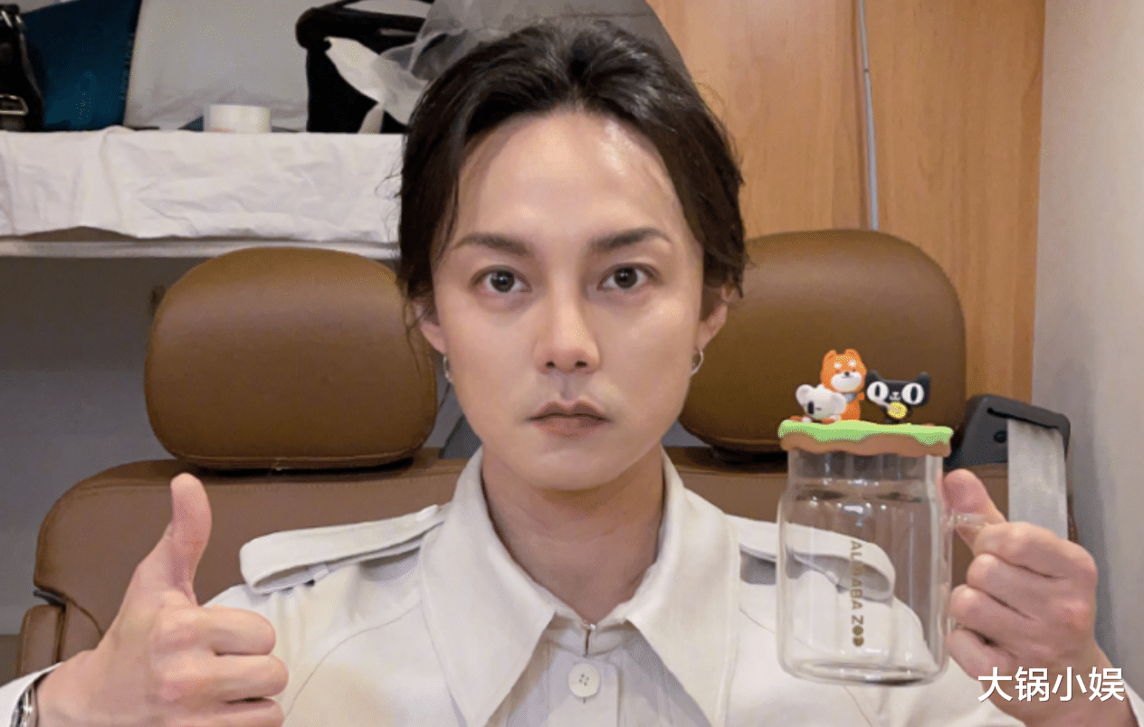 蓝盈莹|曾是央视男主持颜值担当的程前,怎么近照撞脸起了“金池长老”