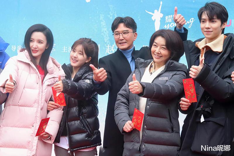 发型 江珊怎么老成这样？开机换新发型变婆婆，小区阿姨打扮没女神包袱