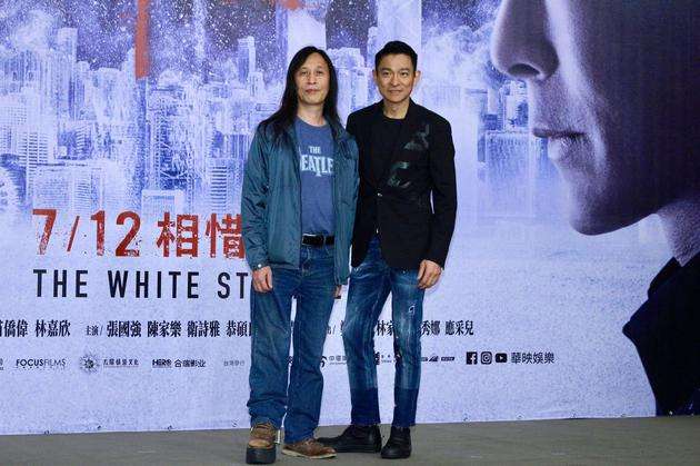 刘德华|刘德华在哈尔滨拍戏被偶遇，路人质疑他身高不到一米五