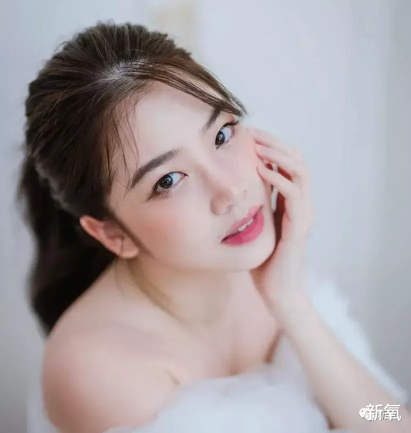 娱乐圈|泰国娱乐圈的迷之审美，她的副业只配出现在夜里？