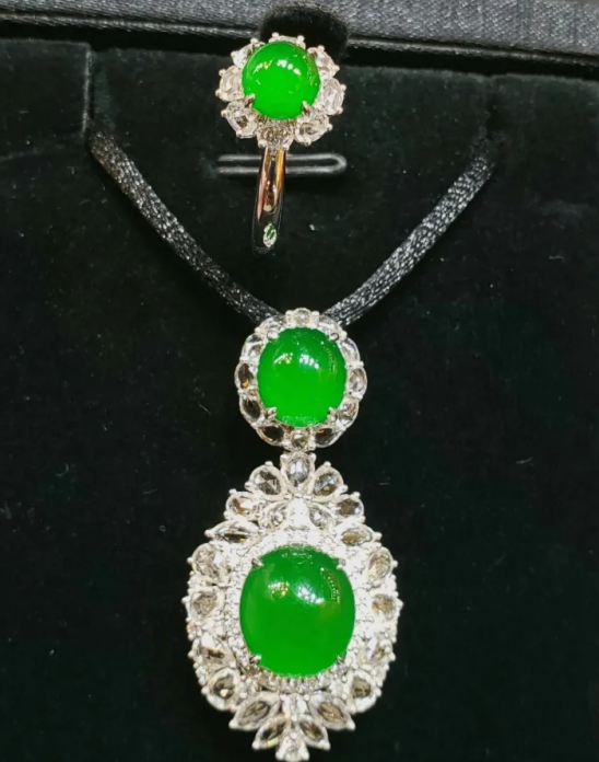 翡翠|翠轩一品-为什么素面翡翠会更好