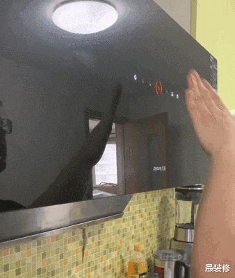 做饭开油烟机还用开窗户吗?很多人做错,难怪家里全是味道