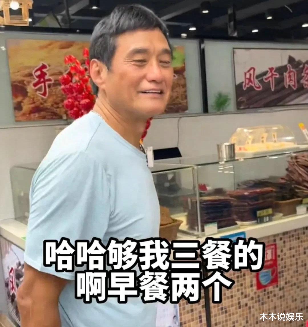 TVB|TVB老戏骨到内地拍王晶新剧，旅游时看到街边美食感叹10元吃一天