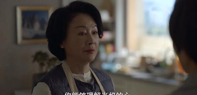 律师|《玫瑰之战》丈夫在法庭上,亲口承认婚外情,她为什么还全力帮他