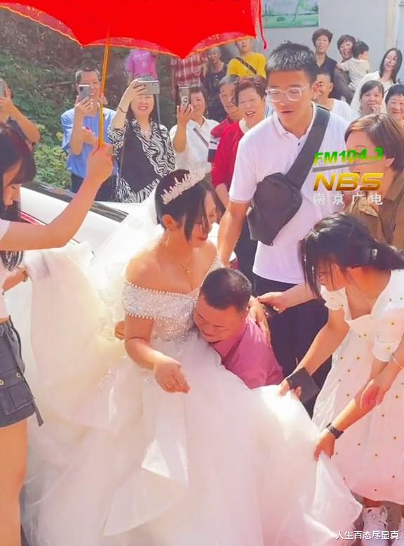 浙江:38岁女子带两个孩子嫁初婚男,上车遇尴尬,14岁儿子出了手