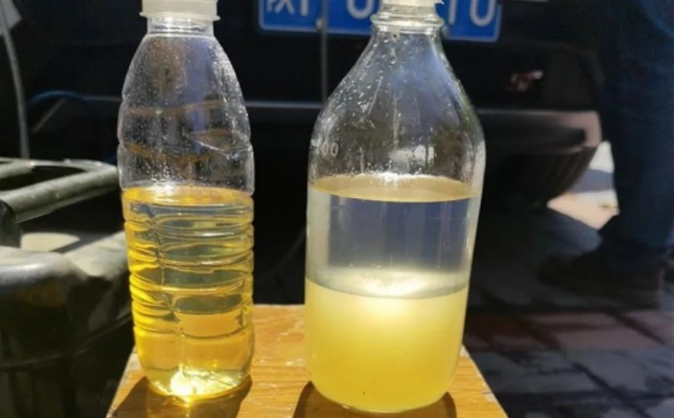 陕西加油站遭曝光,汽油含水量占9成,网友:水里掺油良心何在?