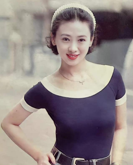 她曾是“亚洲小姐”冠军，容貌美得令人心动，却在13岁时离家出走