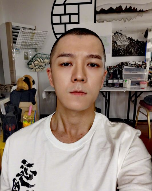 王栎鑫|王栎鑫深夜爆粗口，不满被说后悔与前妻离婚，公开骂营销号引热议