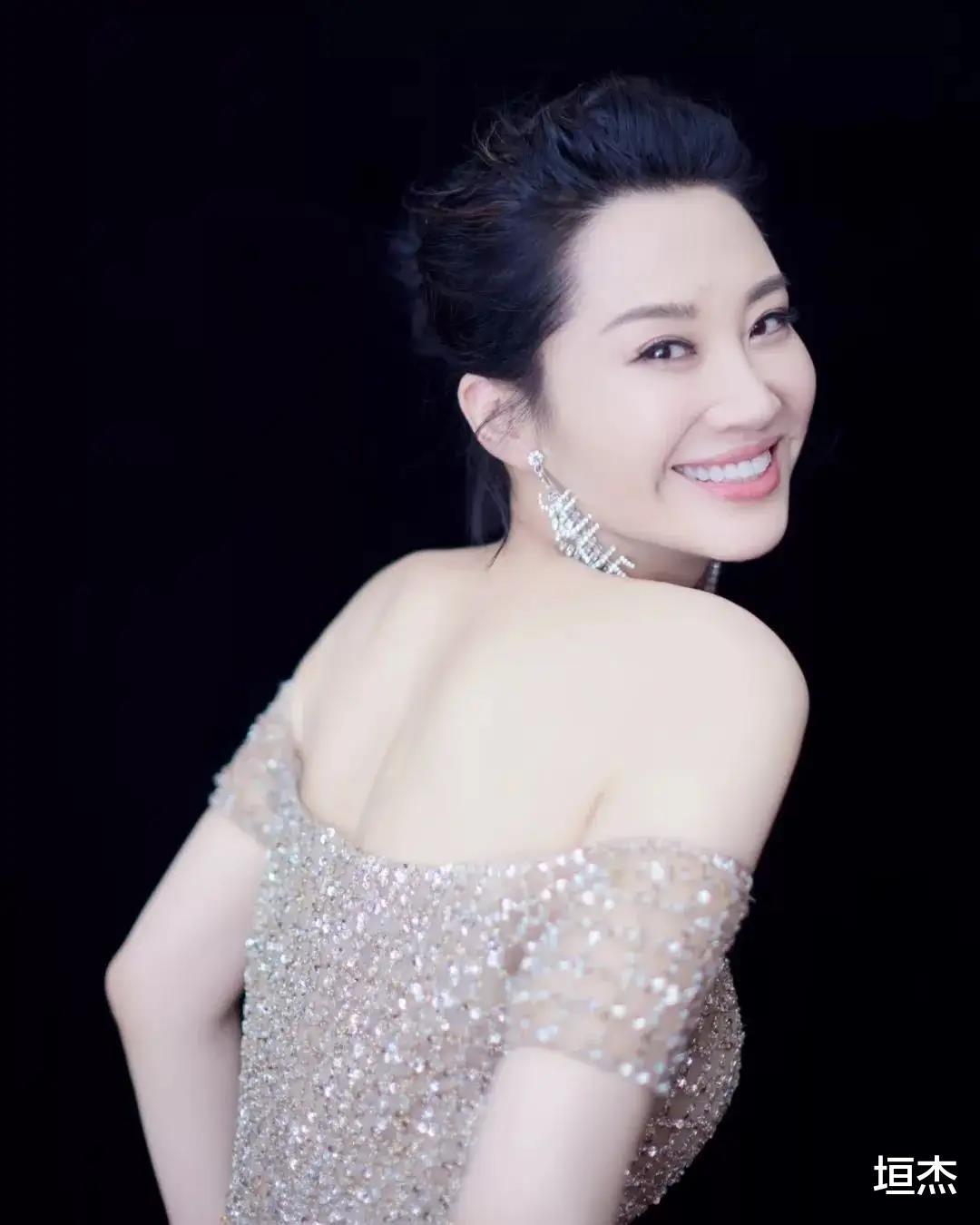 许晴|来自土家族的六位女星,各个姿色娇美,谁最令你意外?