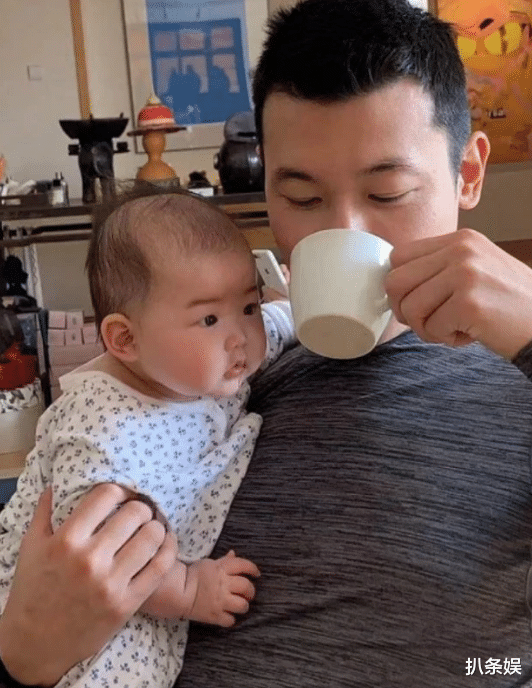 朱珠|朱珠和老公王昀佳合拍甜蜜大片，夫妻俩牵手搂抱，郎才女貌好般配