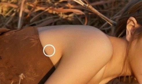 蔡徐坤|传蔡徐坤谢可寅疑恋情曝光?有4处同款细节被扒,背后的痣成重点