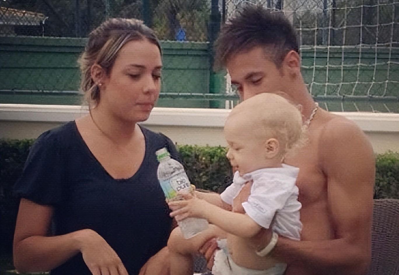 内马尔|内马尔带新女友海滩狂欢，两人都叫布鲁娜，长相神似，身材火辣