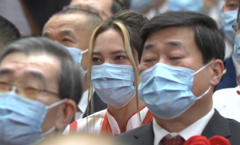 谷爱凌|表彰大会！众冠军欢乐同框，谷爱凌忙签名，爱吃馅饼让人印象深刻