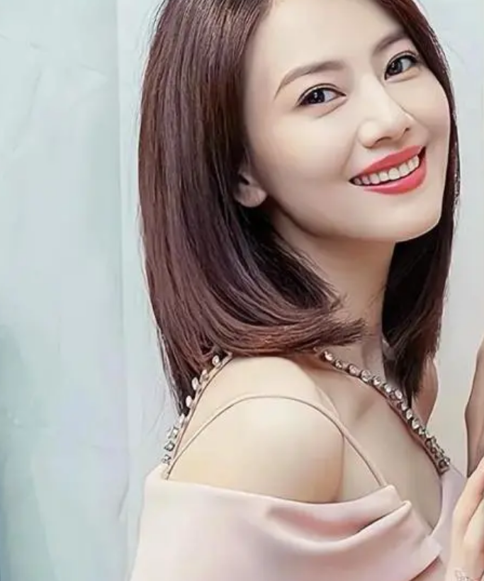 高圆圆|高圆圆吃羊排行为过于豪迈!大快朵颐不顾形象,颠覆大众认知