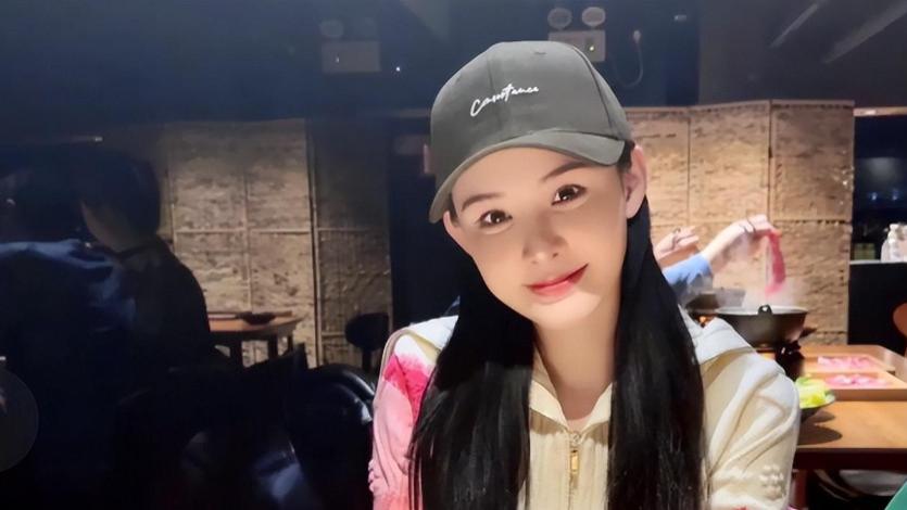 欧阳娜娜|张颖颖晒男友视角美照！与汪小菲约会吃火锅，腹部突出被猜已怀孕