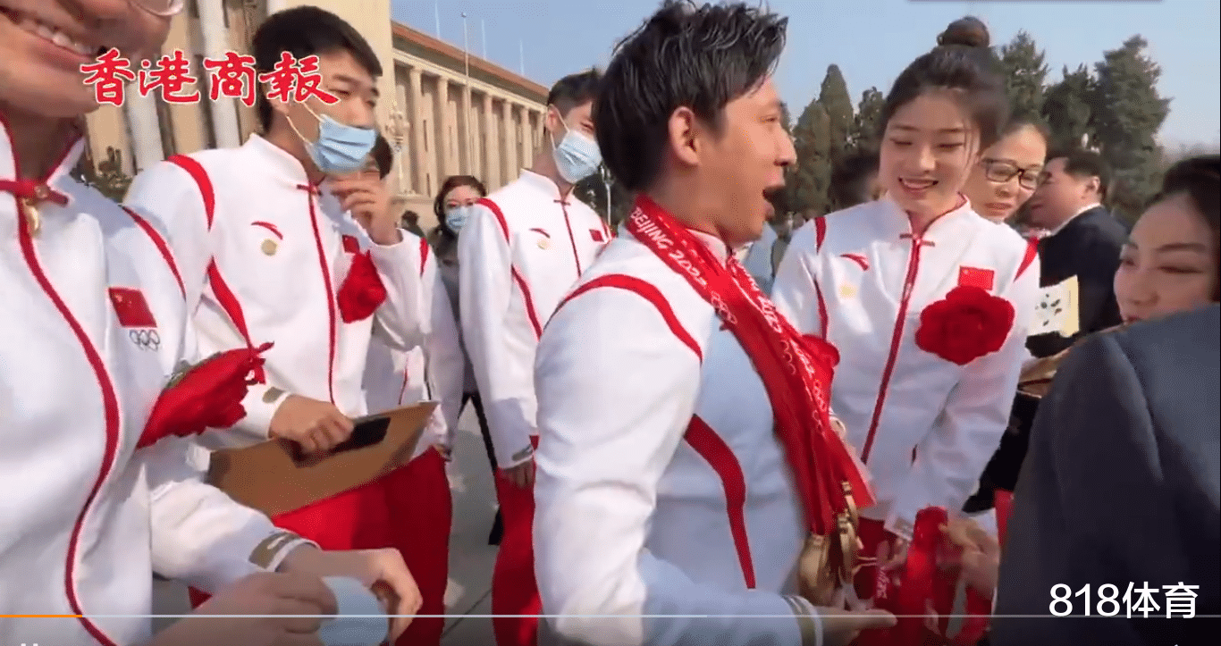 韩聪 凡尔赛! 韩聪佩戴中国冬奥9块金牌嘚瑟, 谷爱凌摘下一块: 这是我的之一