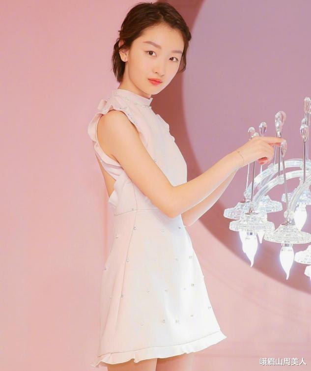 饺子 脸上有这3个“特征”的女生，就剪掉你的长发吧，短发会更女神