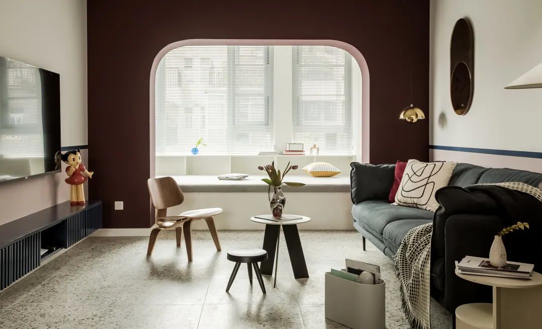 170㎡顶跃复式宅,「勃艮第红+蓝粉」分色,优雅又时髦!