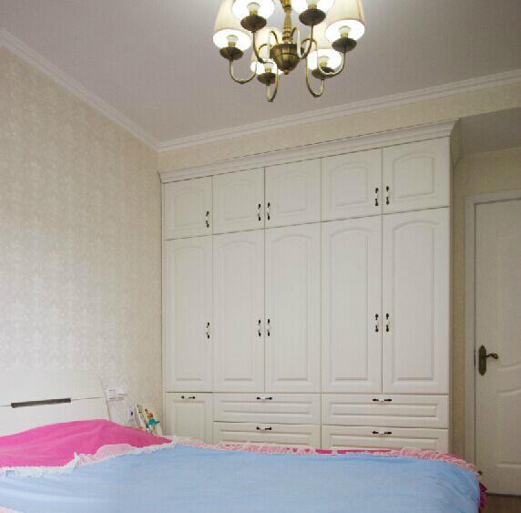 晒晒85平小三房，全屋的定制柜子实在漂亮，邻居看了都赞不绝口！