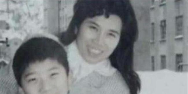 董明珠|董明珠向鲁豫炫耀自己的裙子，当听到价格后，鲁豫脸上笑容消失了