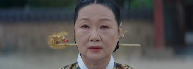 王后伞下|《王后伞下》婆媳大战第一回合,王后胜出,大妃气急正面开撕儿媳