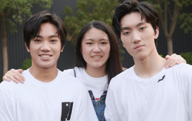 张艺谋|张艺谋双喜临门！娇妻晒出儿子耶鲁大学通知书之后，又有喜讯传来