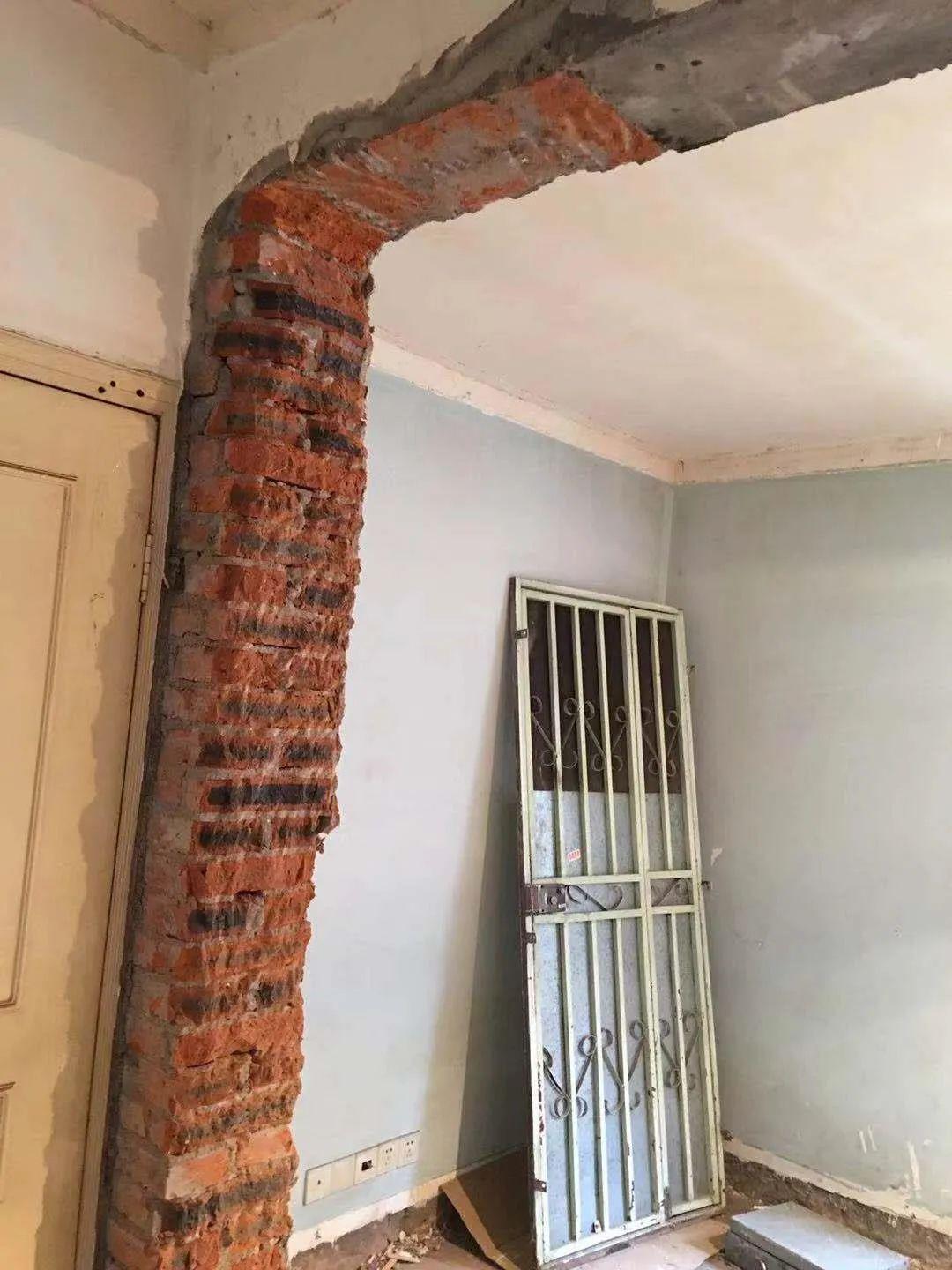 墙体渗水返潮,导致墙皮脱落,找出原因根据这4个方法对症下药!