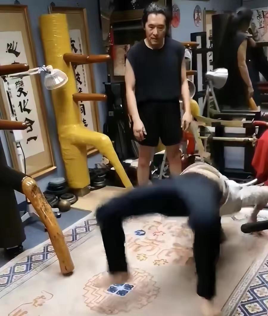 元华|70岁知名武打巨星定居加拿大！身强力壮翻跟斗，状态回春精神佳