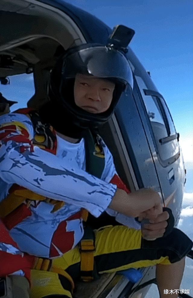 痞幼男友被扒:50岁离异有儿子、名下5家公司,更多正面照曝光!