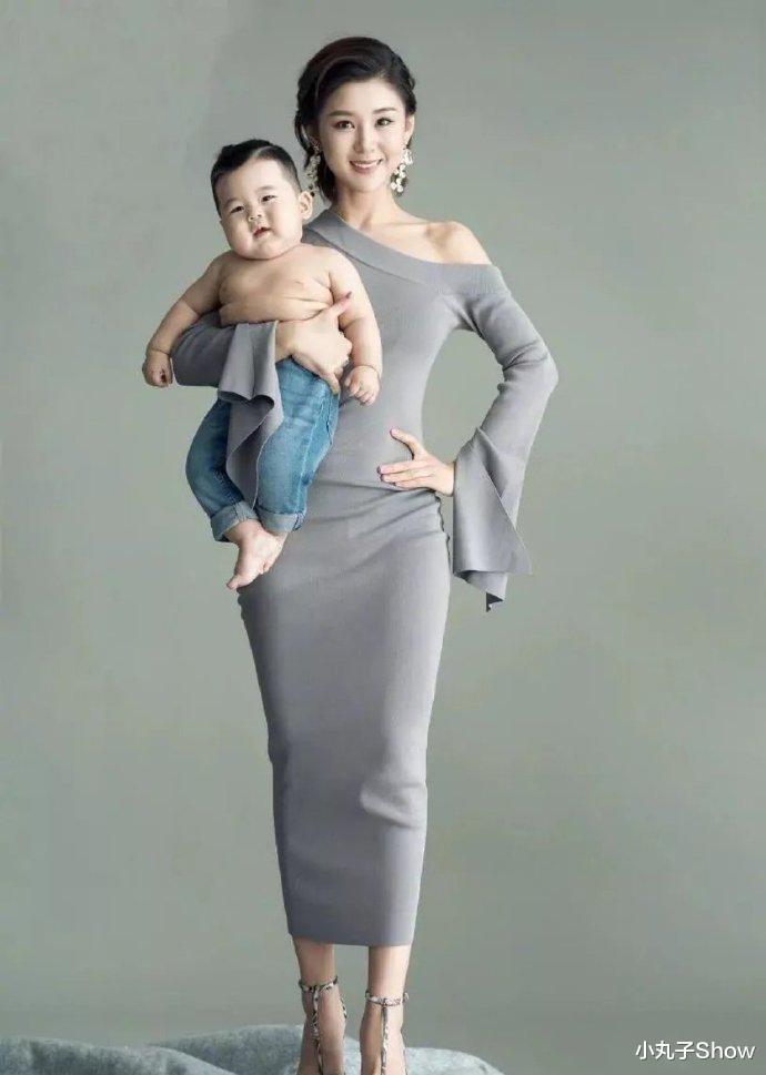 李小萌|演员李小萌晒二儿子百天照,俩少爷都养得胖嘟嘟,妈妈恢复好身材