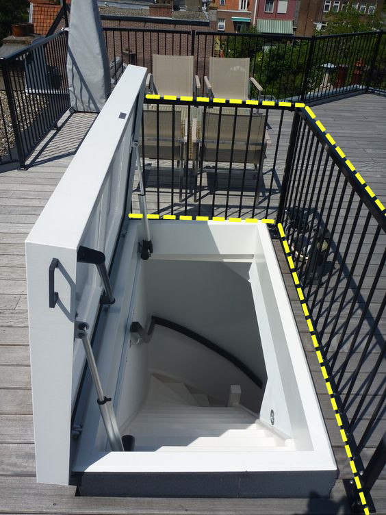 谁说买顶楼不好的?凿个天窗入口,把楼顶收拾干净,一家独享大露台!