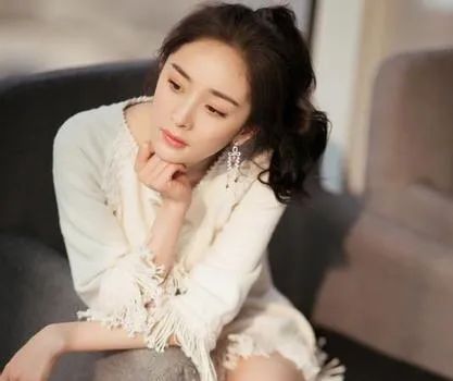 芹菜 女生扎马尾时，少犯这3个\错误\！掉发不说，还会增高发际线