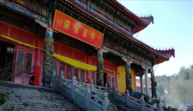 安徽|安徽有一5A级景区，主体由花岗岩组成，奇峰叠起，涌泉飞瀑，真美