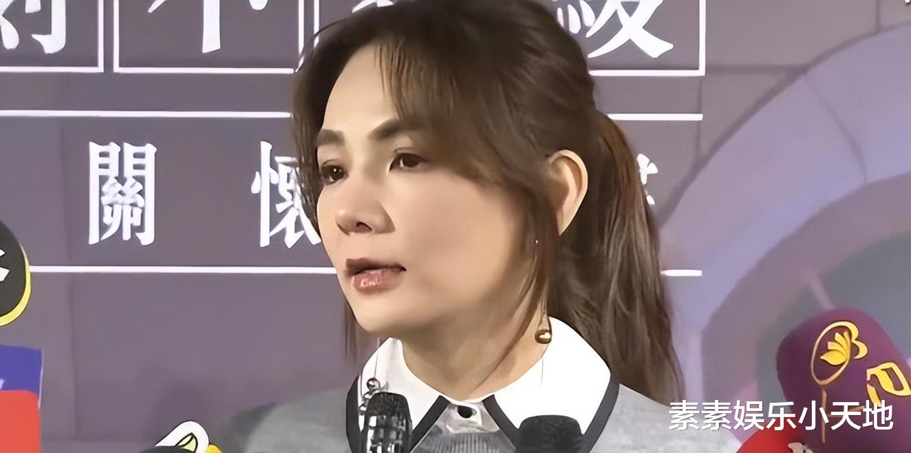 |Ella出席“寒冬助老”慈善会，替妈妈道歉，现场数次感动落泪