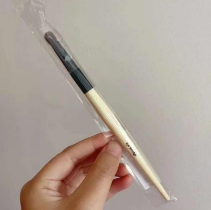 化妆品 避雷国家级警告！这些名不符实孕妇化妆品赶快扔掉，鸡肋甚至有害