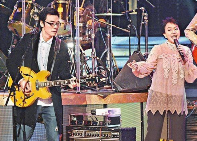 钟镇涛|钟镇涛初恋近况，抗癌成功满头白发精神好