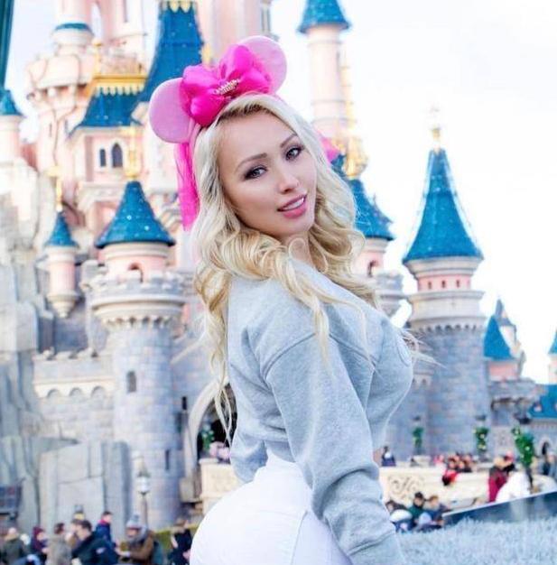 女球迷为收购球队加入成人行业，成拉尔萨同行，曾是C罗出轨对象