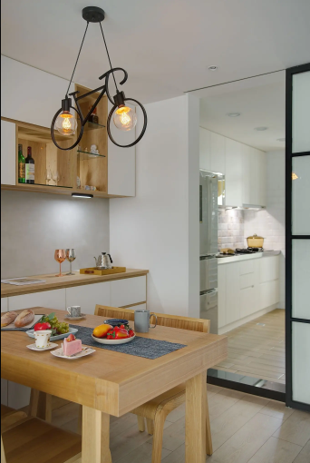 她家装修融入了自行车元素,看似简单,却拥有着很多美好回忆