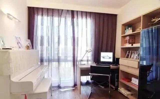 以后客厅别再乱装了，看看我家怎么弄的，简单漂亮上档次！