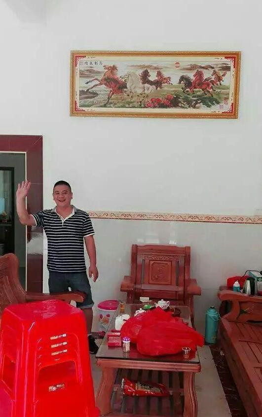 回农村老家参加发小的婚礼,看了他的婚房,我心里感慨万千!