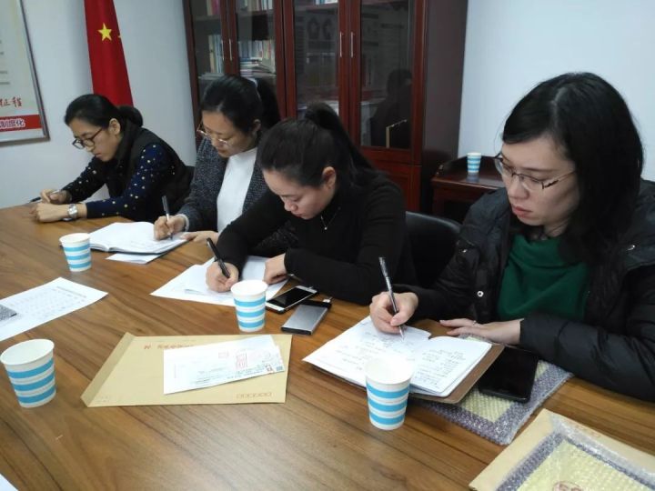 事业编制|在小县城工作事业编,发现自己和以往同学的差距越来越大,该怎么办呢?