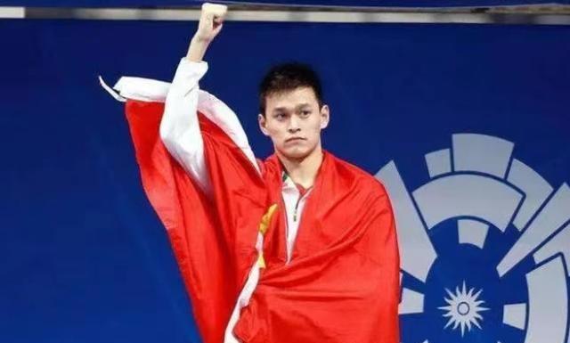 孙杨|孙杨和张豆豆在街上偶遇，全程亲密无间，证实了领证的传闻