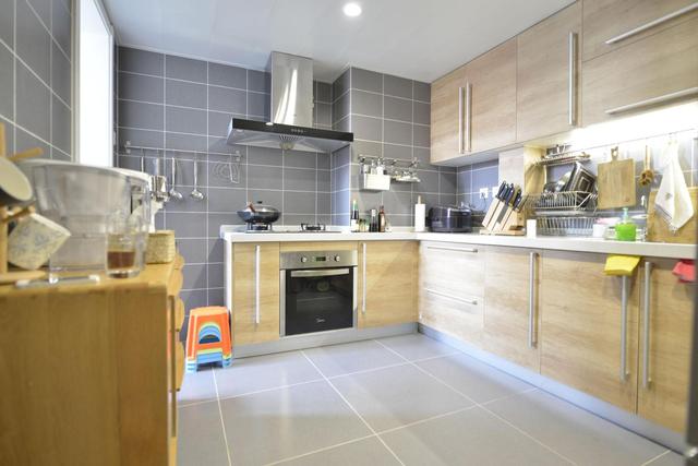 想在定制柜上装灯带,该做哪些准备?又该让谁施工?