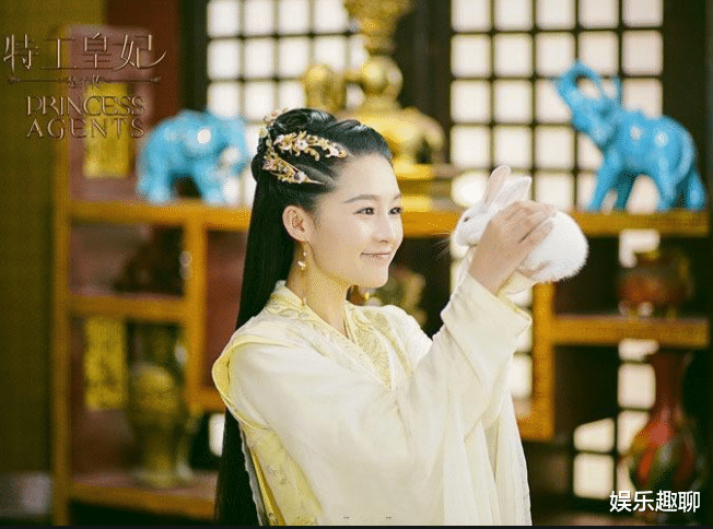 邓伦|李沁晒雪中美照,景美人更美,彰显青春活力