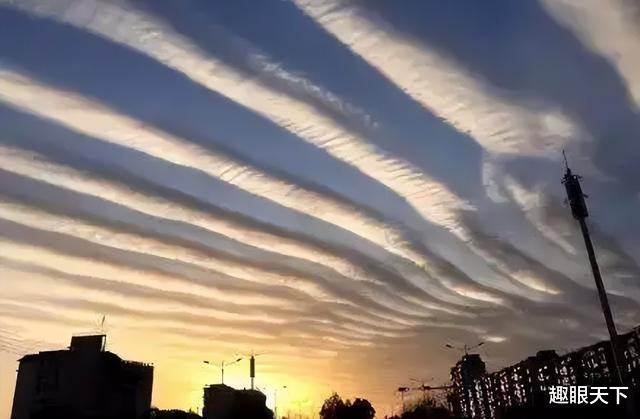 北京天空再现“异象”,天空突然分开两半,会是什么预兆吗?
